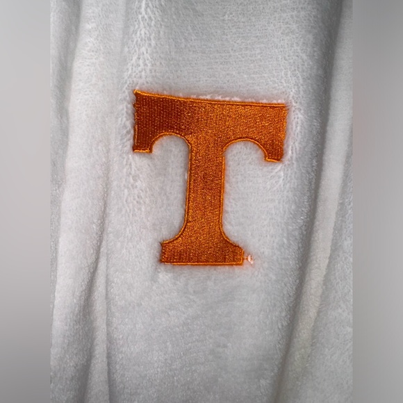 NCAA Tennessee Volunteers L/XL Bathrobe 26x47 Inches - Picture 3 of 8